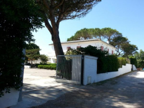 Appartamento in Villa Valentini, Fronte mare, Giardino e parcheggio privato, WIFI, dotato di tutti i confort, nel Golfo di Gaeta Minturno